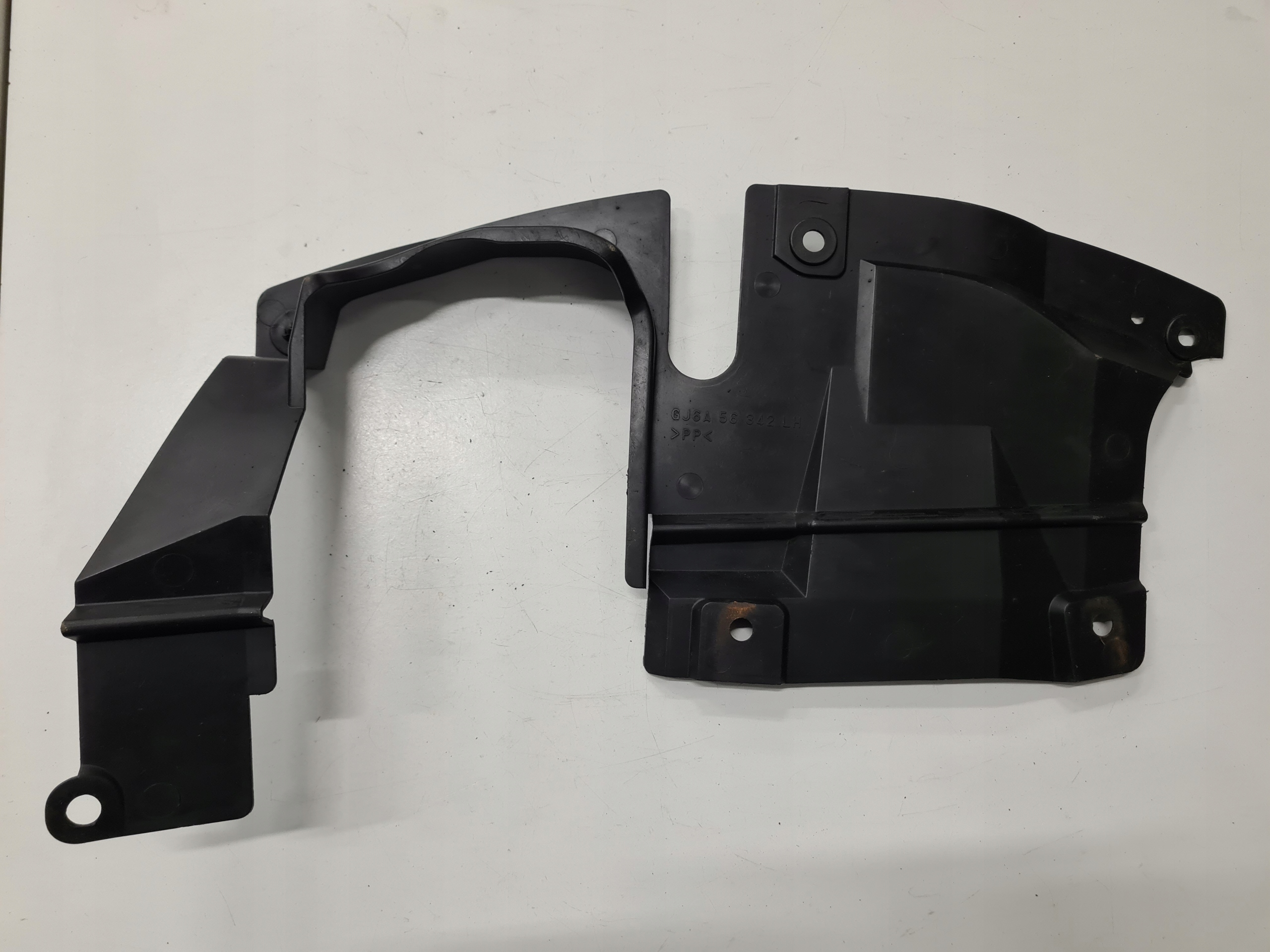 OSŁONA BOCZNA SILNIKA LEWA MAZDA 6 GG GY 2002-2007 Typ samochodu Samochody osobowe