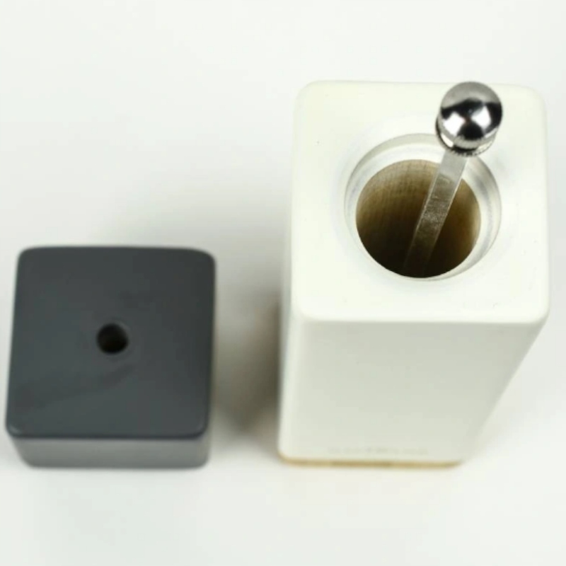 DREWNIANY MŁYNEK RĘCZNY DO PRZYPRAW SOLI PIEPRZU Opakowanie Pojedyncze