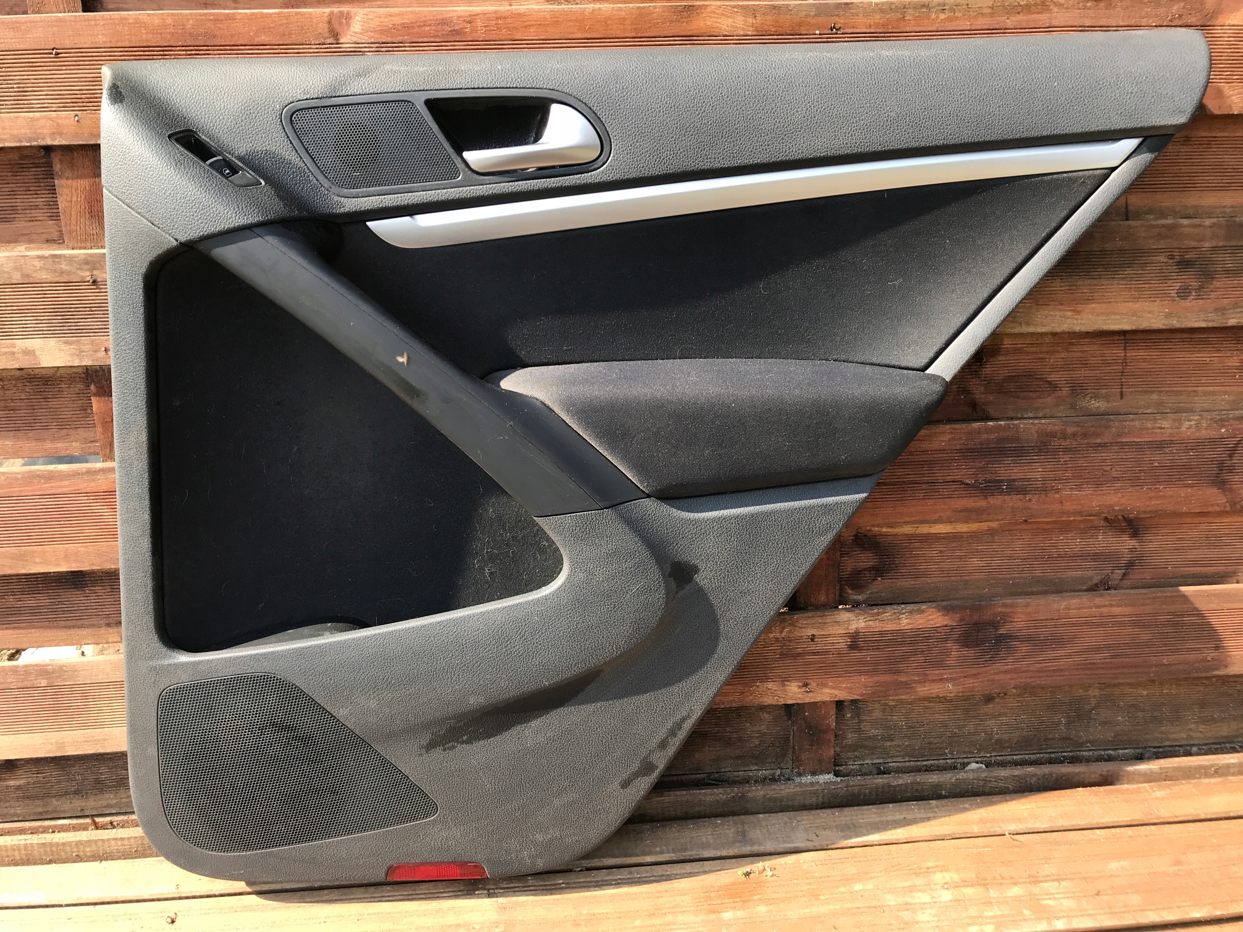 side door right rear part VW TIGUAN 5N0867212