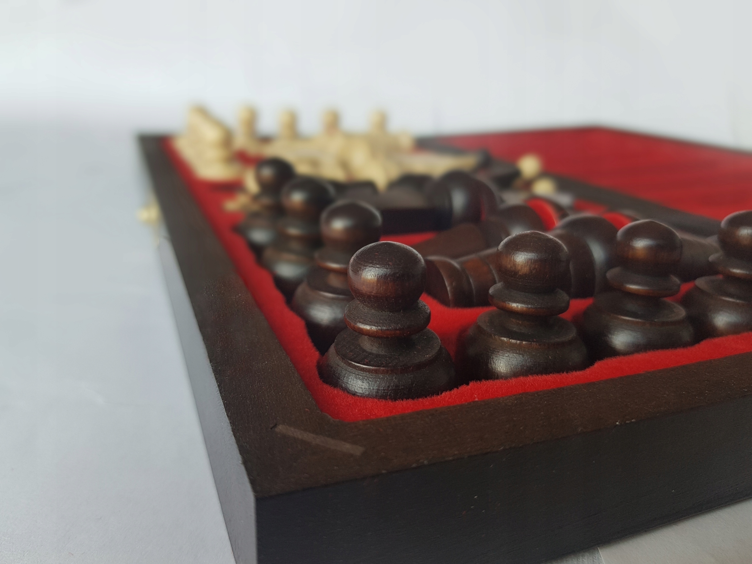 SZACHY DREWNIANE KRÓLEWSKIE 31X31 CM GRA PLANSZOWA TOWARZYSKA DLA 2 OSÓB Wiek gracza 5-7 lat 8-11 lat 12-14 lat 15-18 lat 18+