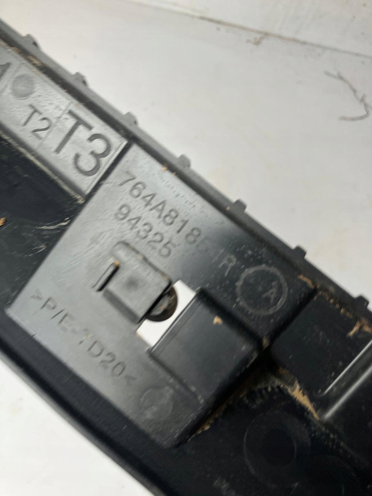 holder mouldings PROGOWEJ right rear part MEGANE V E-TECH