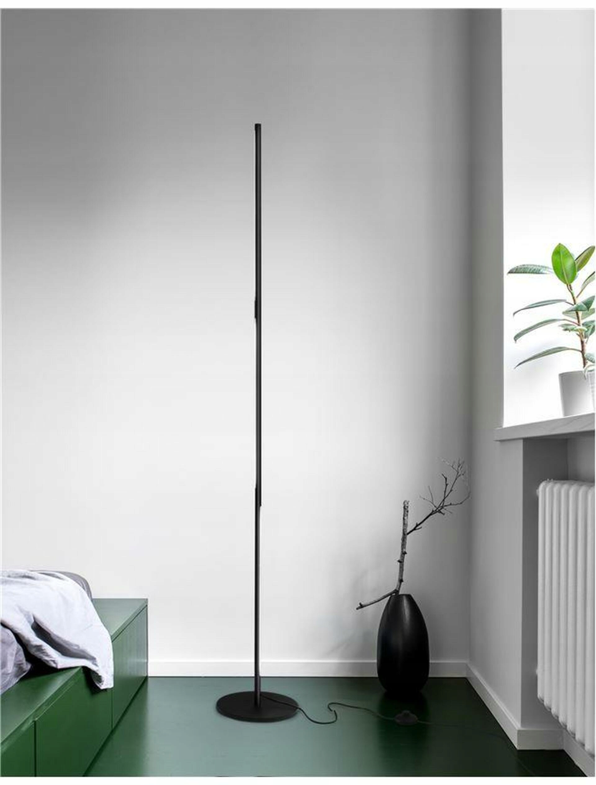 Nova Luce stojaca lampa Handy čierny hliník a akryl rotačný vypínač na tiel