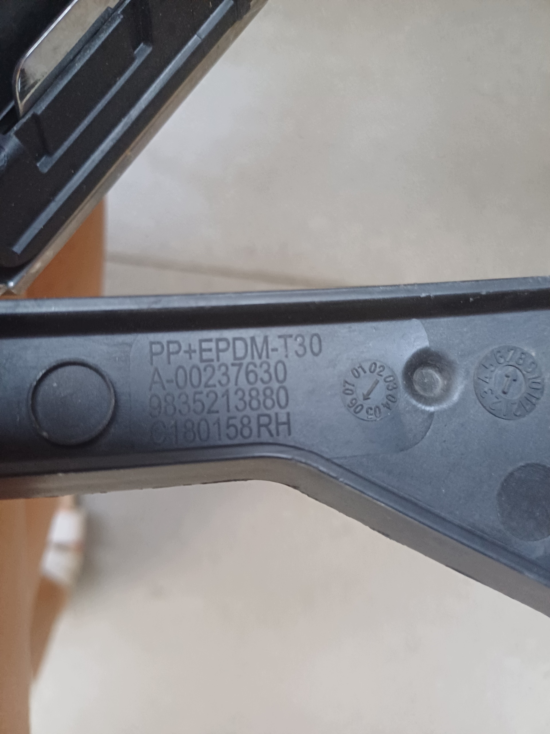 frame lights right OPEL MOKKA B 9835213880 A00237630