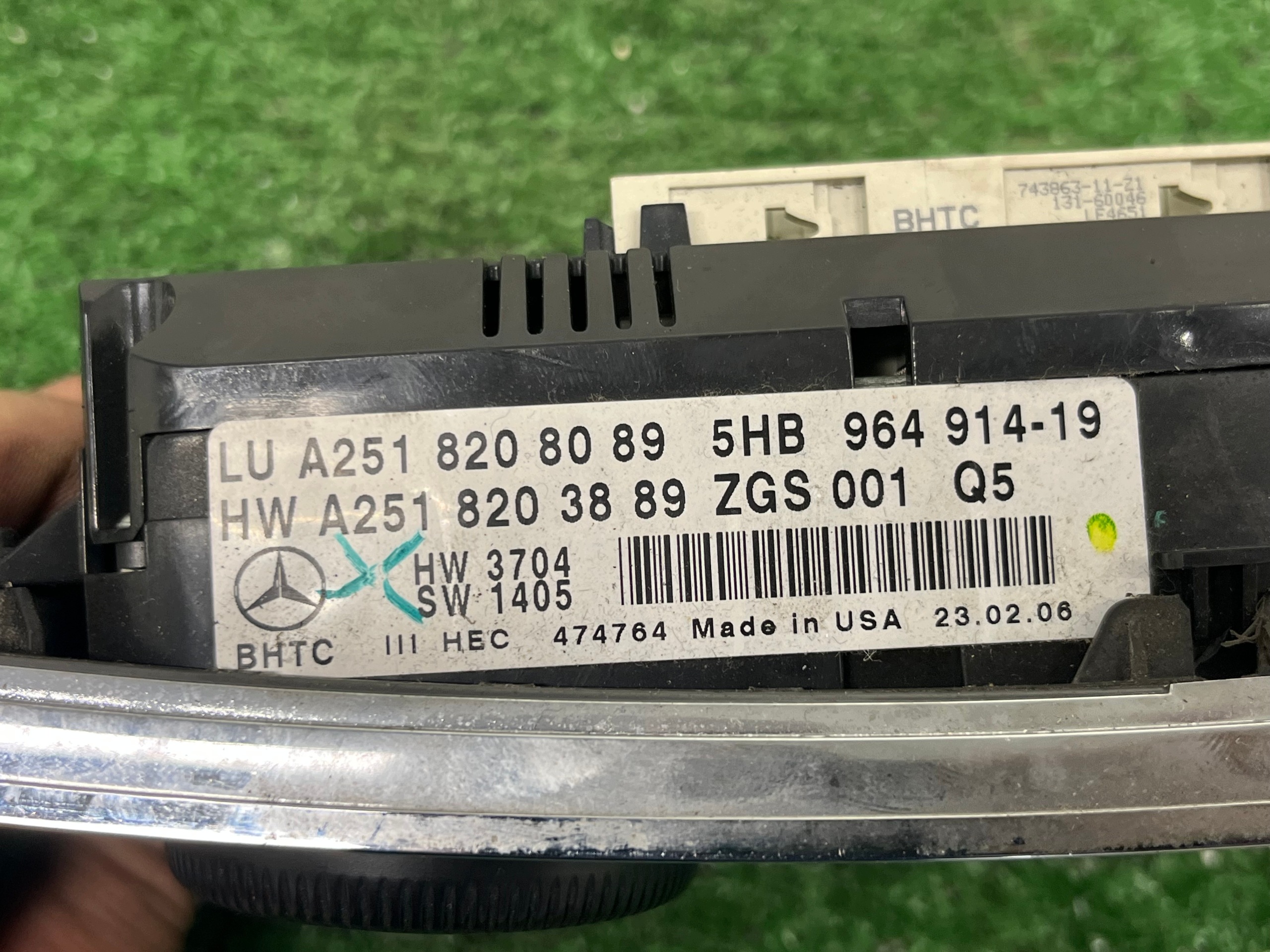 control panel air conditioning devices MERCEDES-BENZ R KLASA W251 A2518208089
