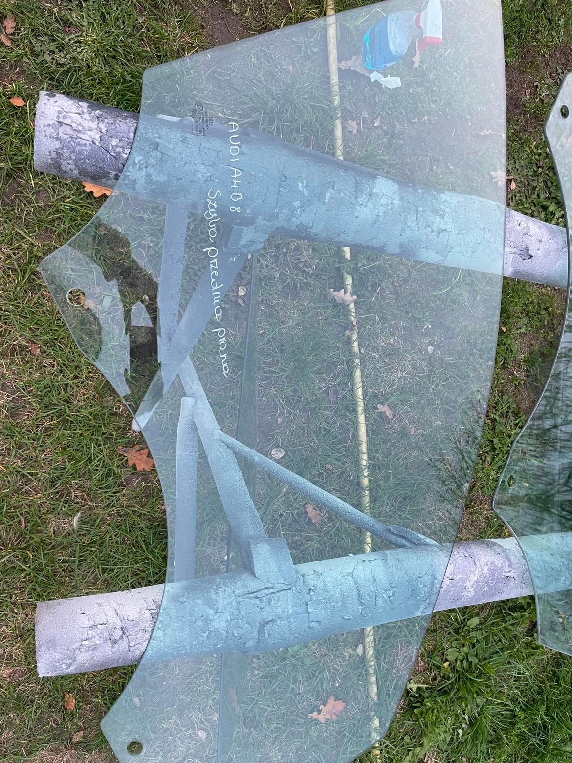 AUDI A4 B8 Вітрове скло праве 43R-001582