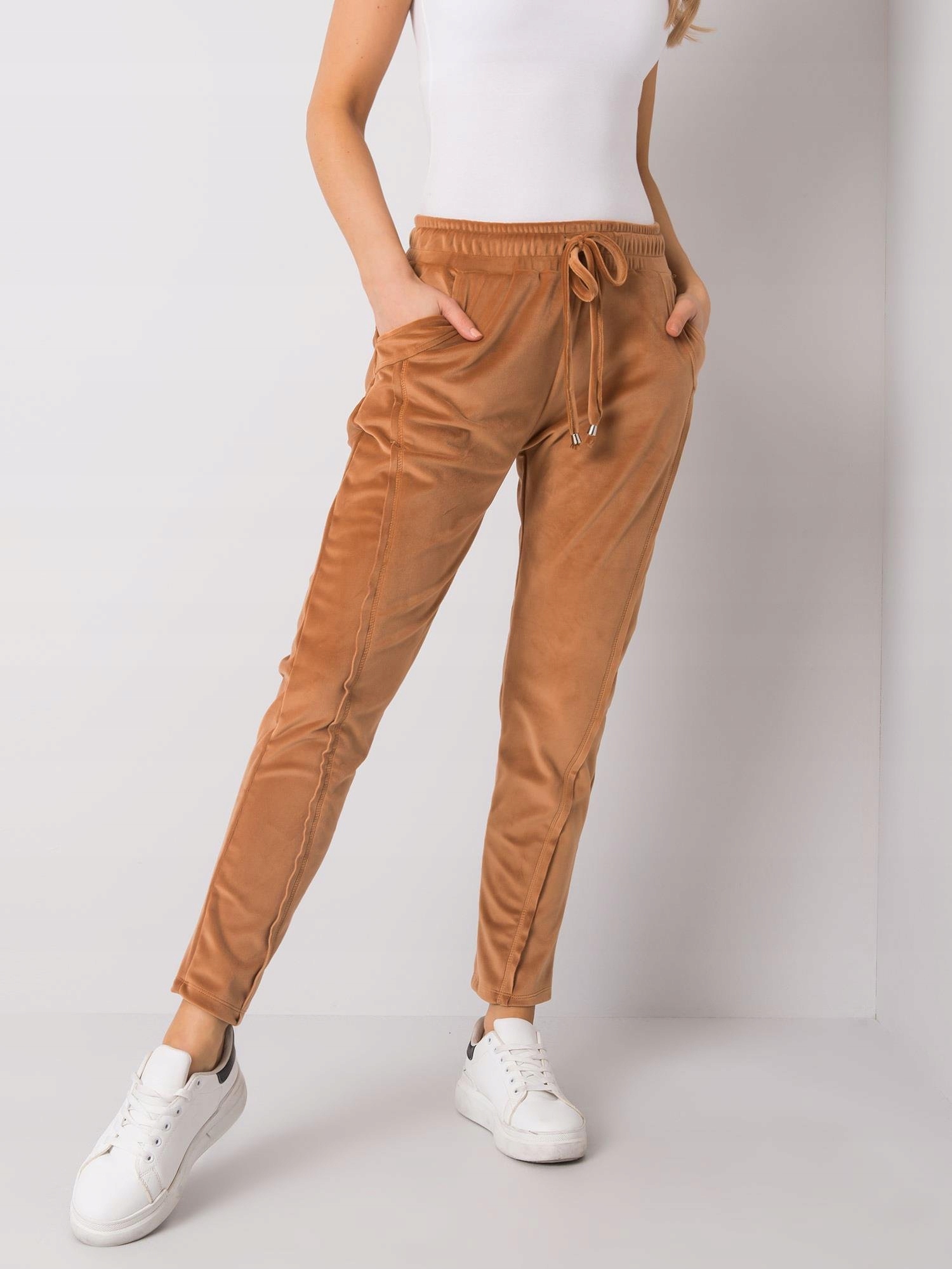 

Spodnie Dresowe Damskie Welurowe Wygodne Camel S