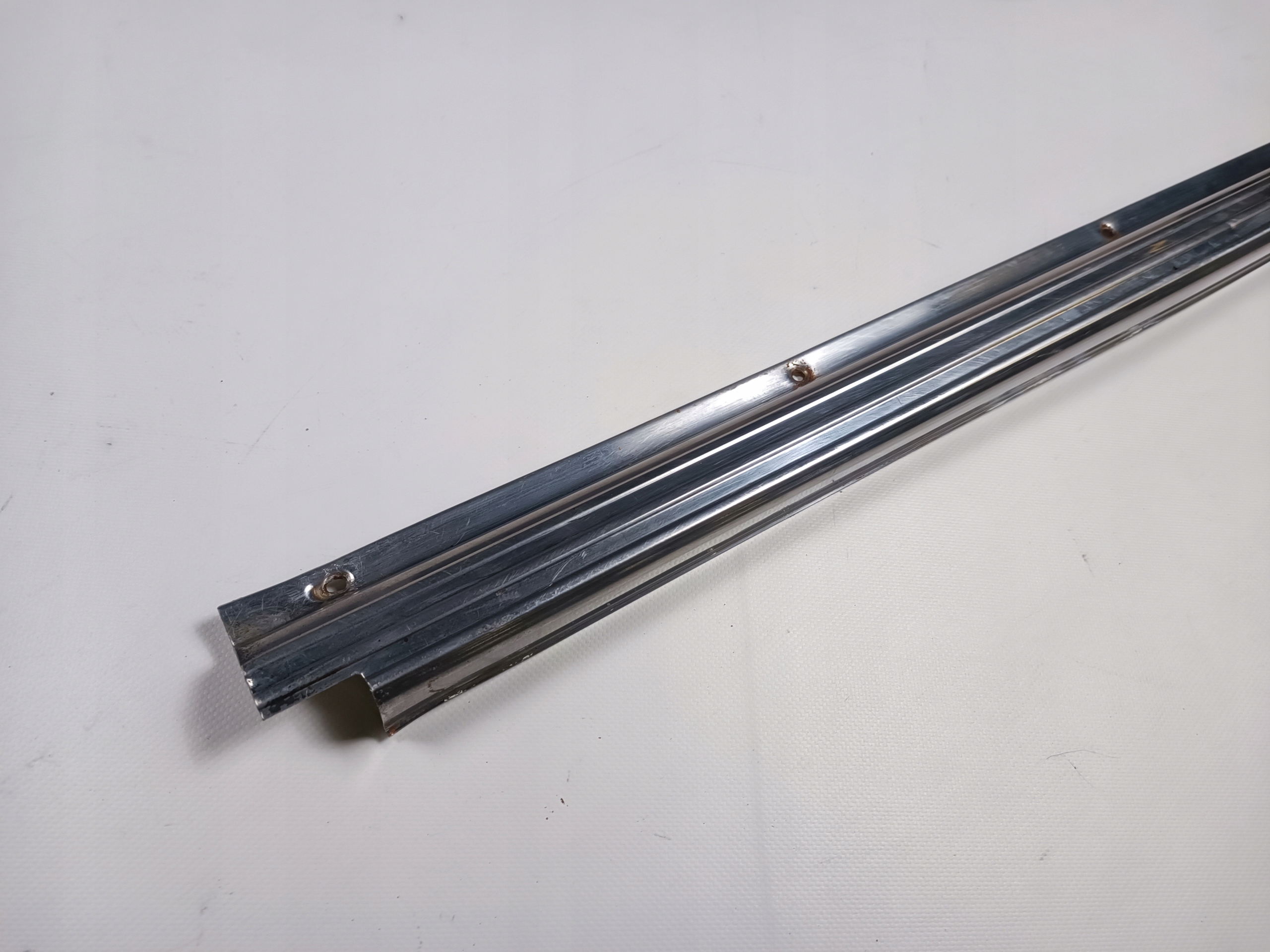 moulding threshold left Mercedes SL R107 C107