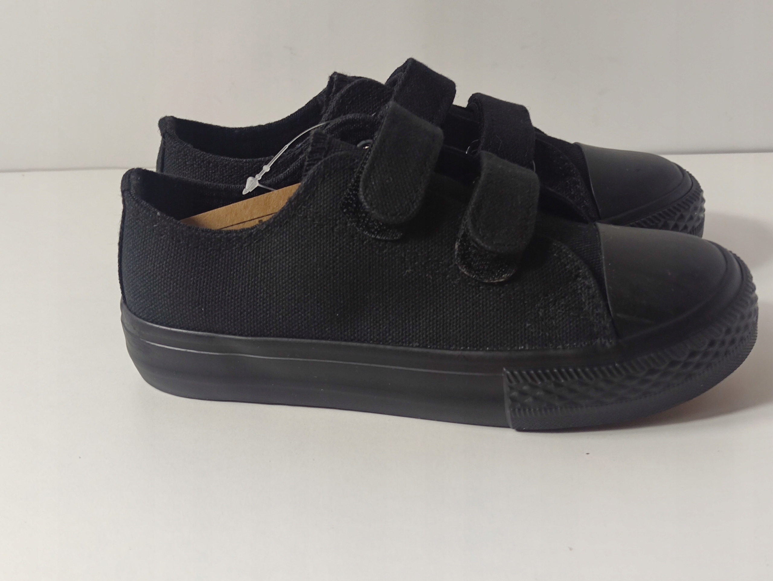 

Trampki Axim 5TE23762 na rzepy czarne r. 33