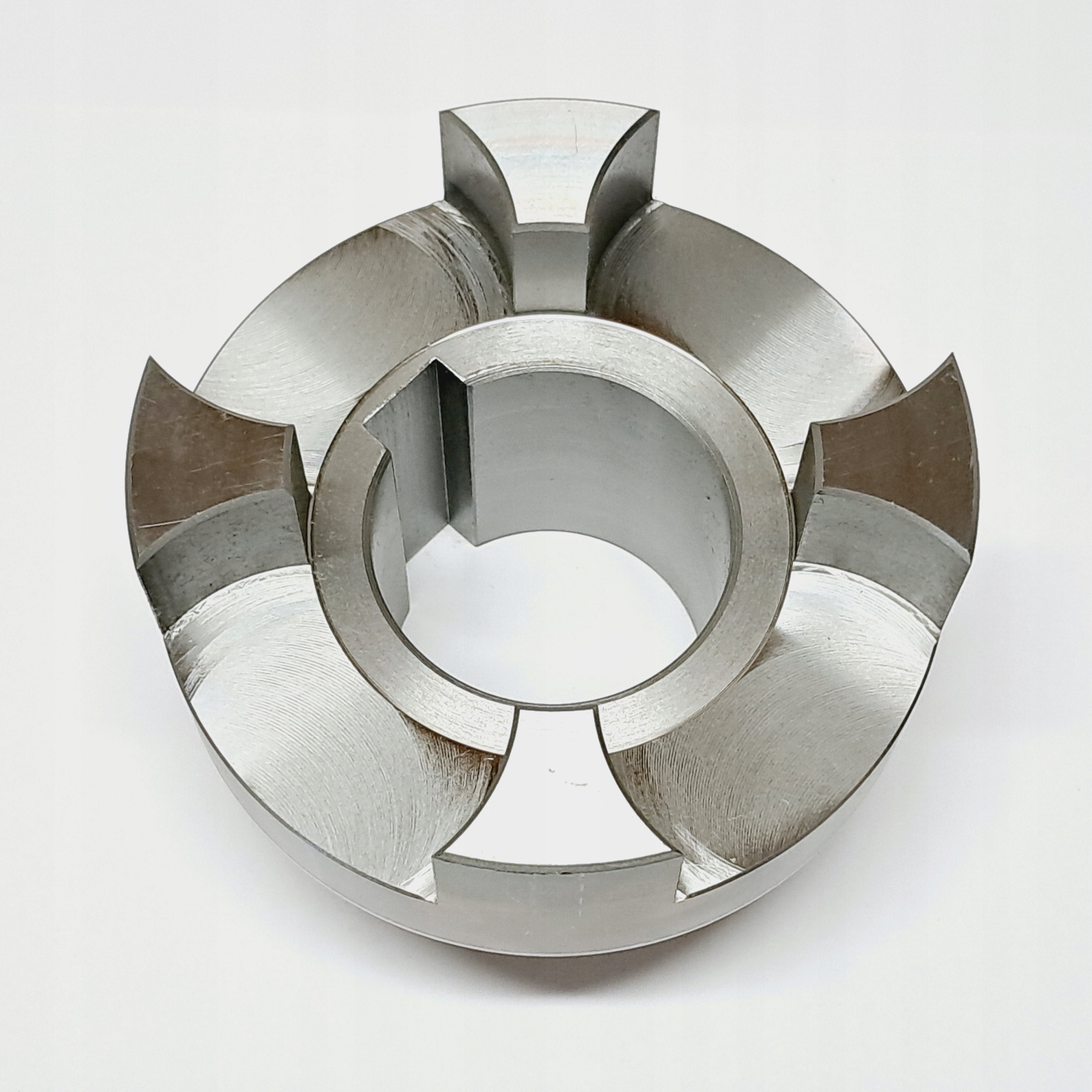 Spojka průměru 120 mm s otvorem fi55 w16 polovina fi120 L160