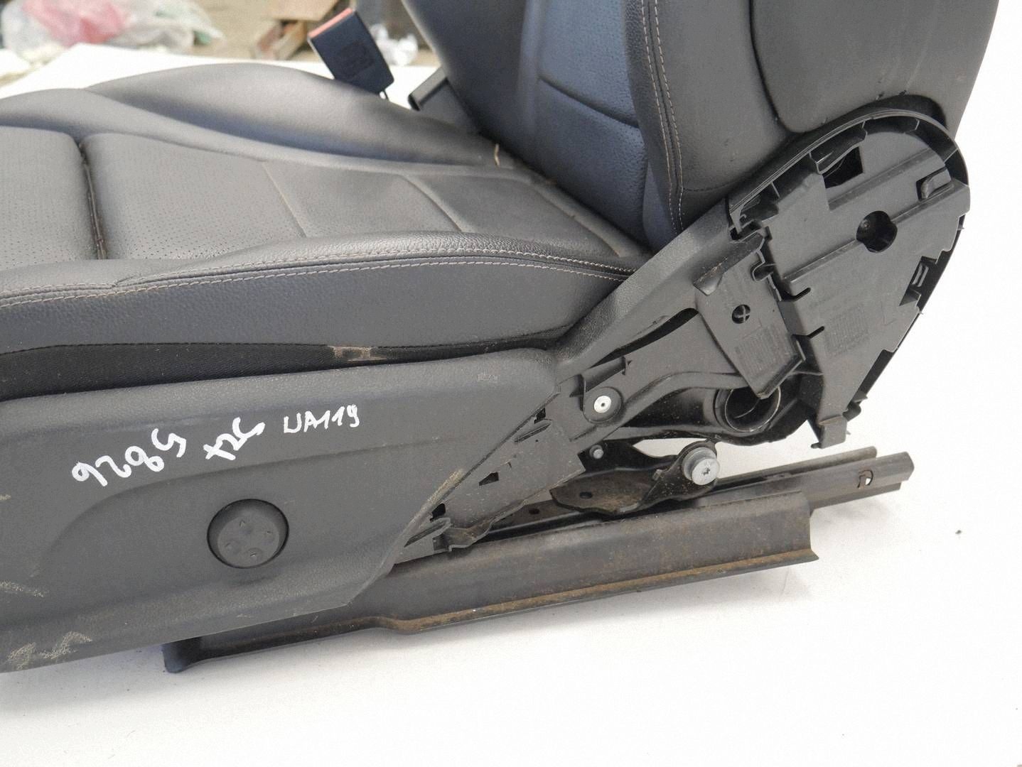 seat left front front driver´s black leather MERCEDES GLC W253