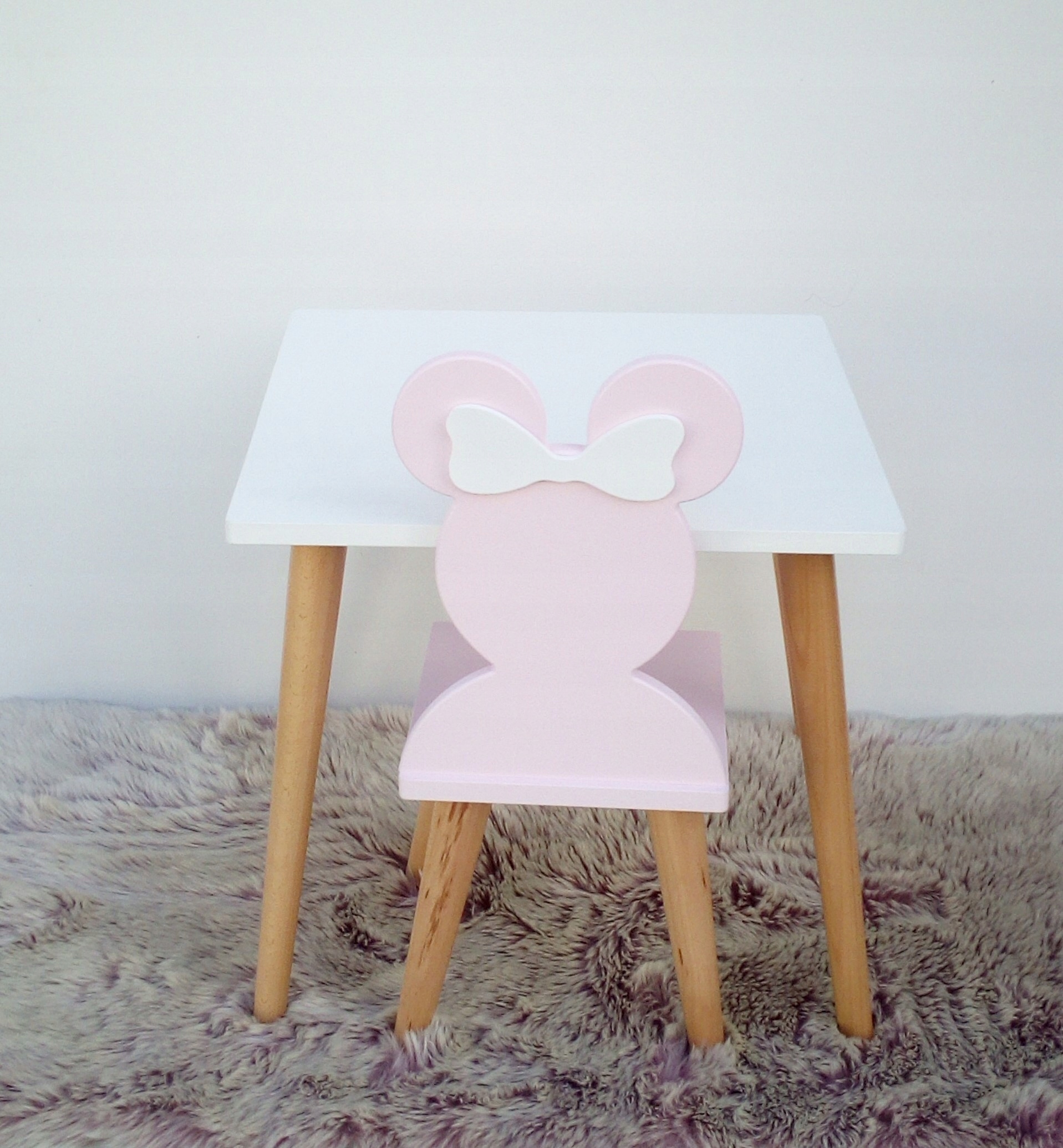 Stolik z dwoma krzesełkami Myszka Marka bez marki