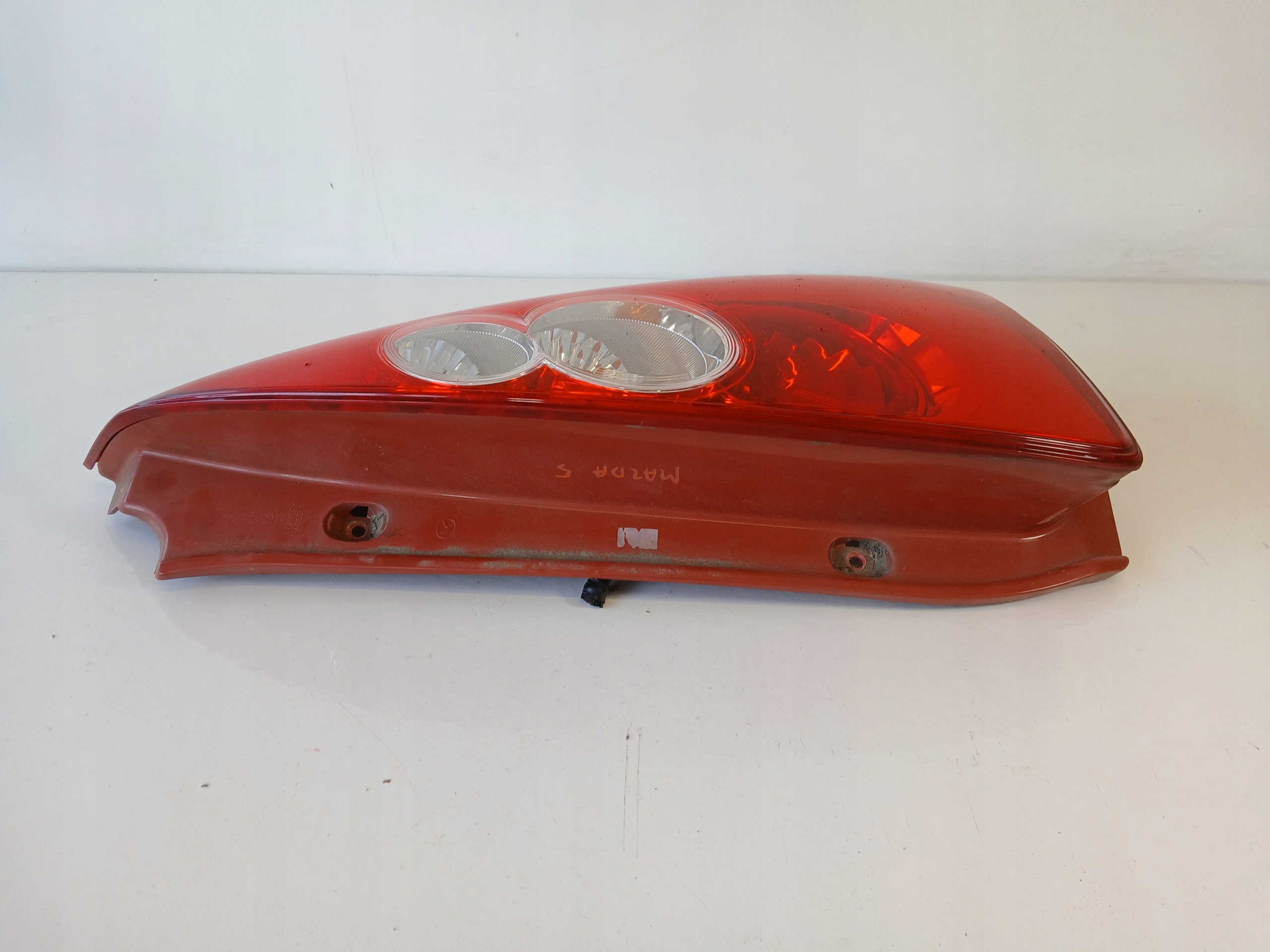 MAZDA 5 and CR light right rear part