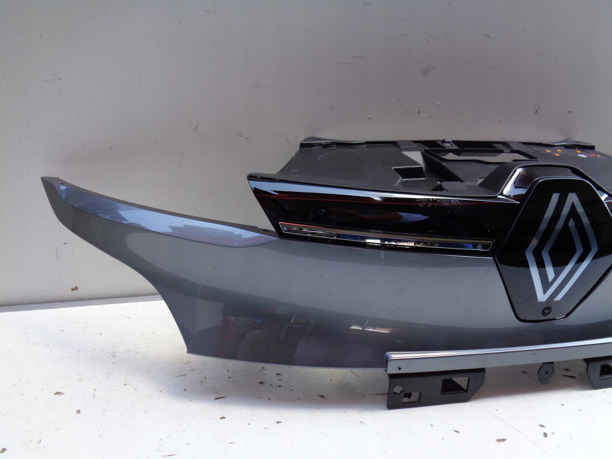 ATRAPA GRILL RENAULT MEGANE V E-TECH 23- POD KAMERE Numer katalogowy części 620321520R