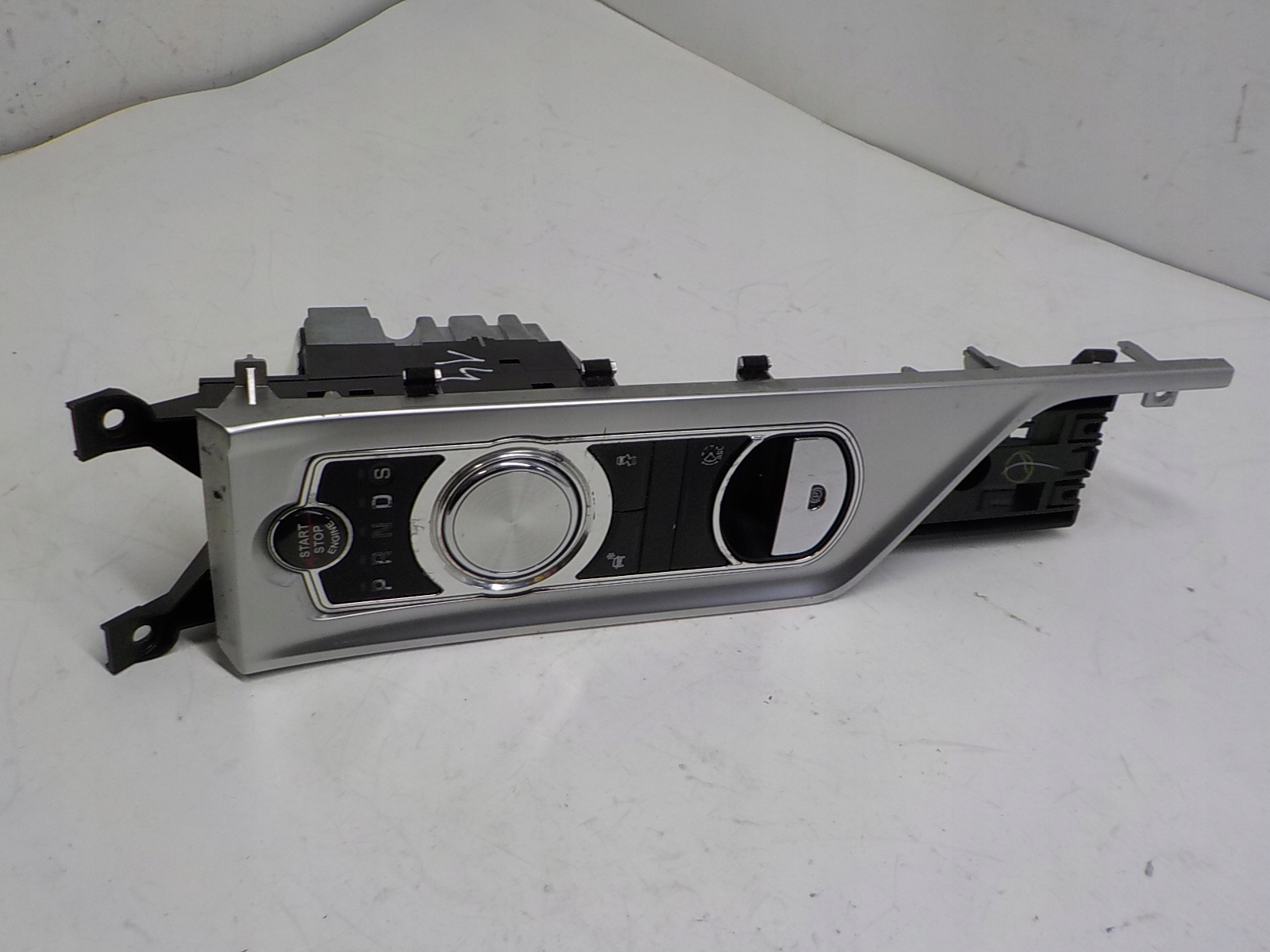 JAGUAR XF trim PANEL changes of the gear switch