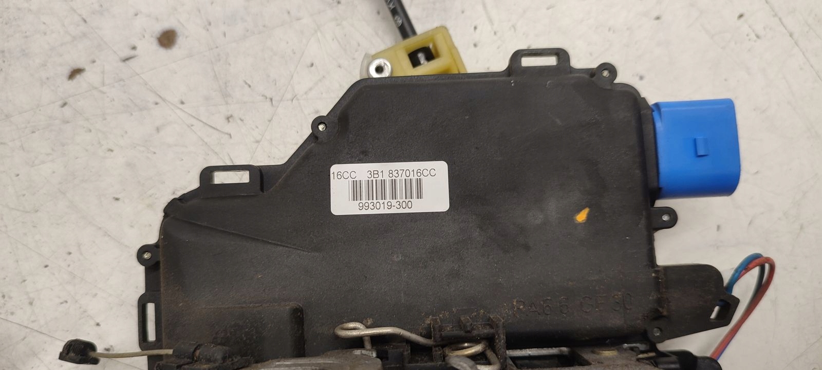 lock door front front right VW Polo 9N LIFT 1,4 16V
