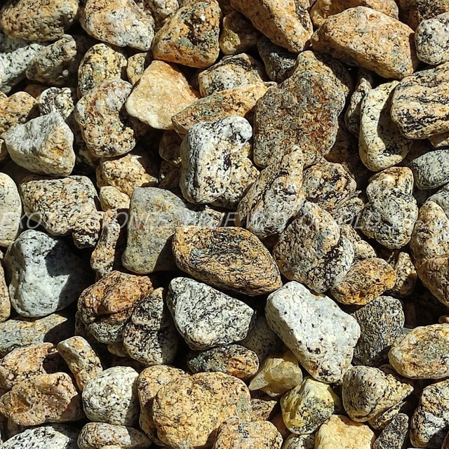 Oblázek zlatý kůra kamenná 1-4 cm šedozlaté Otoczaki Staré Zlato 24 kg