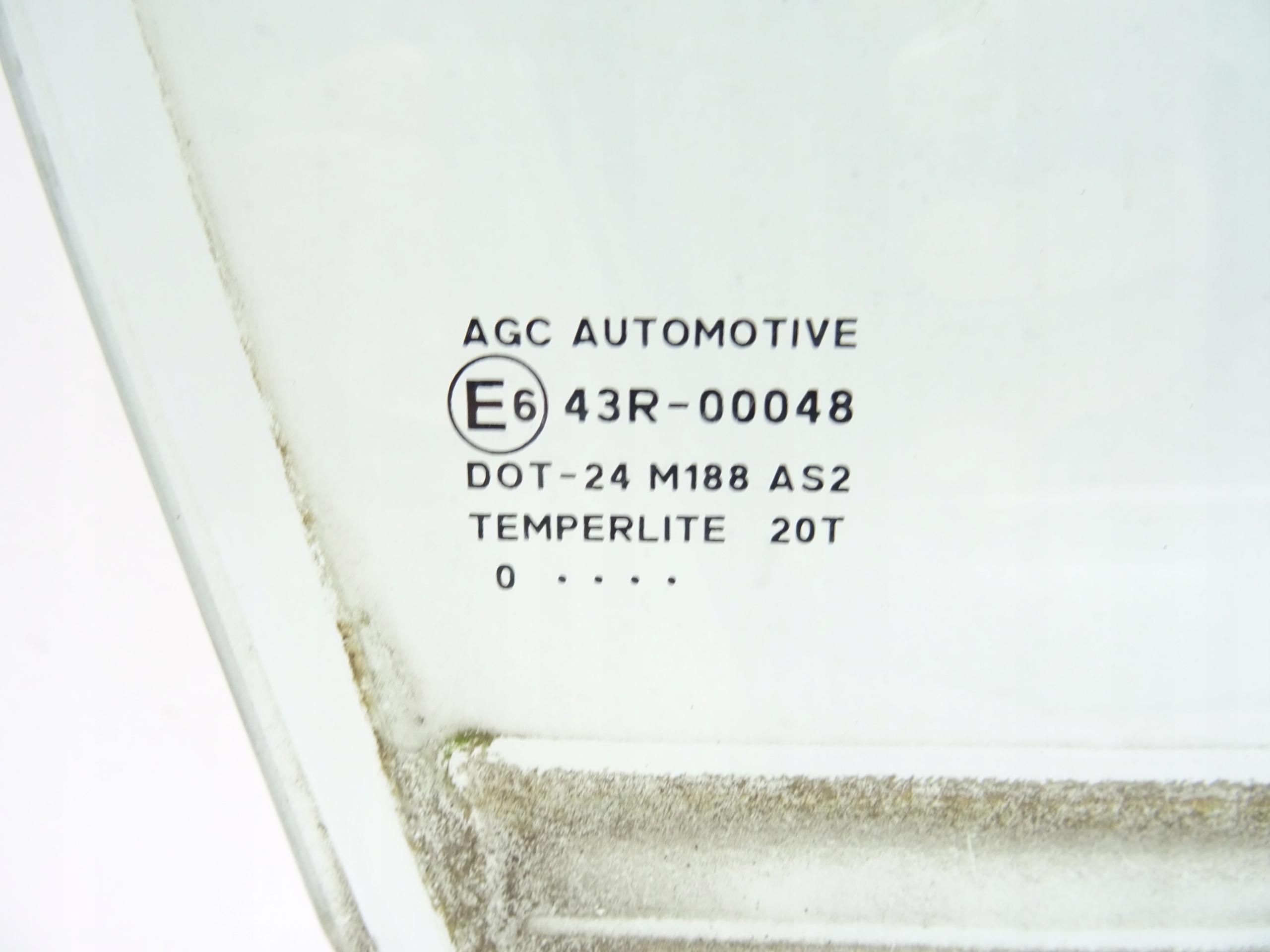 SZYBA DRZWI PRZOD SUZUKI SWIFT MK7 2010-2017 Strona zabudowy przód - lewa