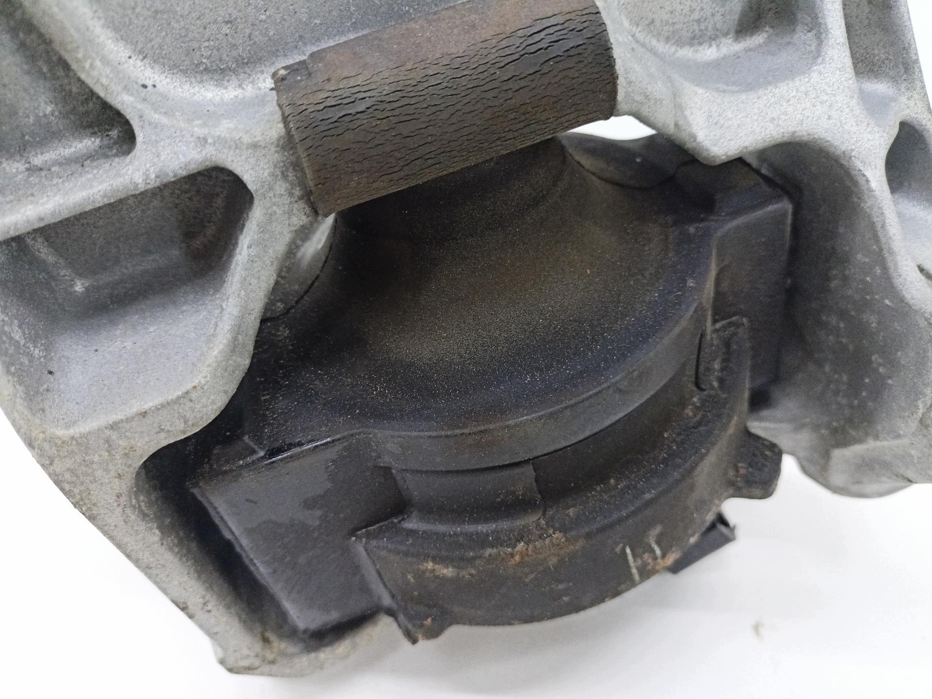 engine mount Mazda 3 3 2014