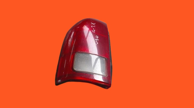 Suzuki Grand Vitara I 2002 LAMPA LEWA TYŁ