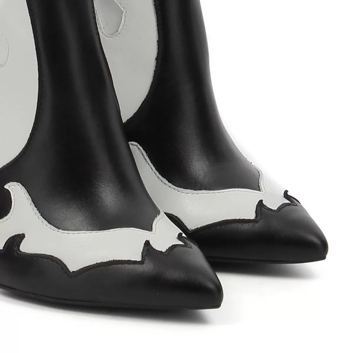 FEHÉR-FEKETE BŐR COWBOY CSIZMA CARINII B9360 MÉRET37 Méret 37