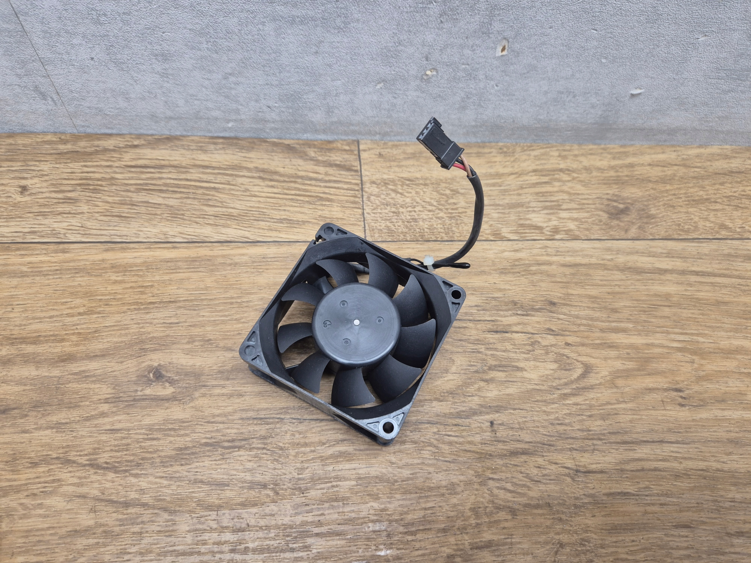 BMW ventilátor zesilovače 6983075