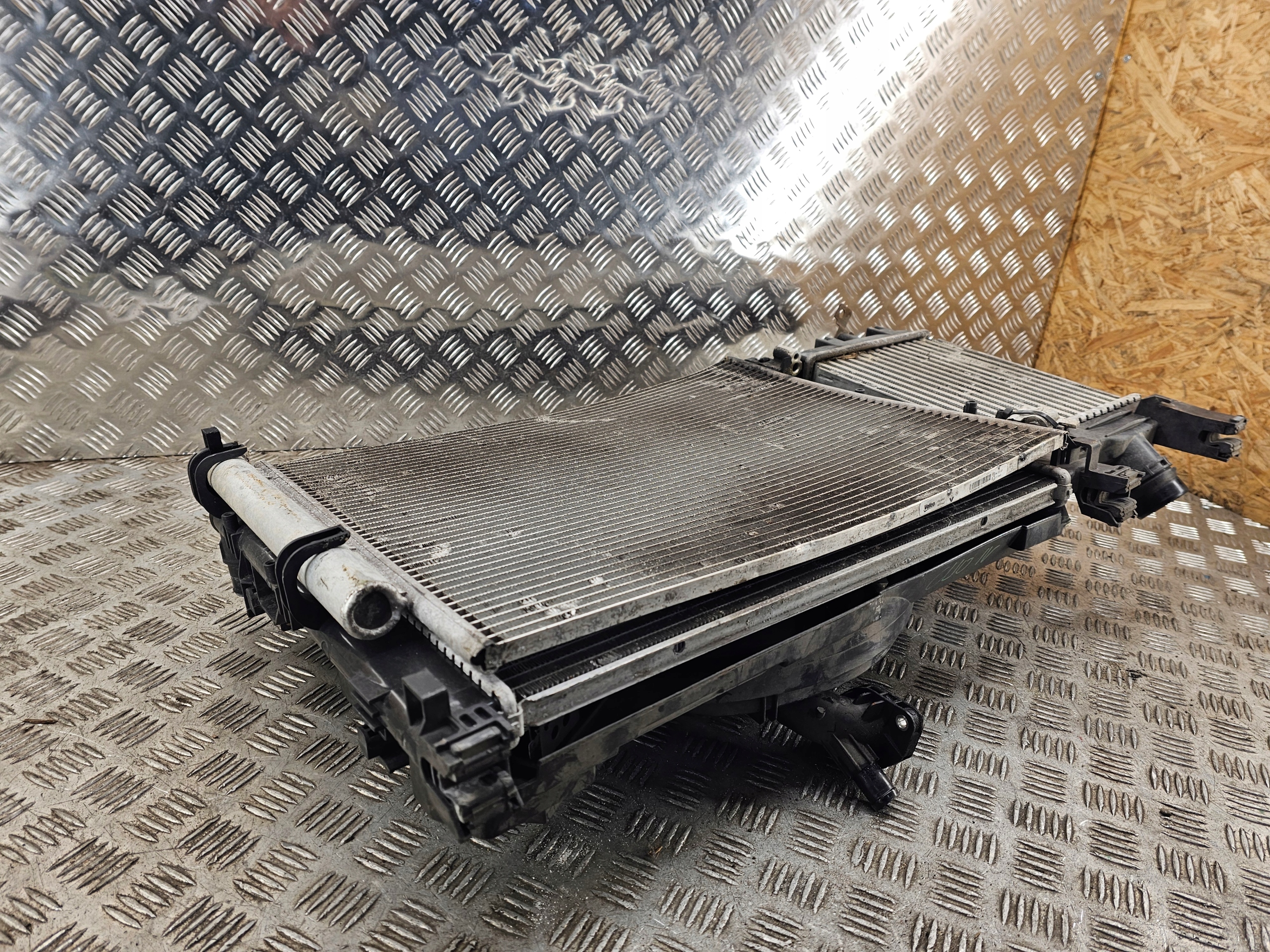 Renault CLIO IV CAPTUR IV 0,9 Radiatore / Raffreddatore KOMPLET Originale