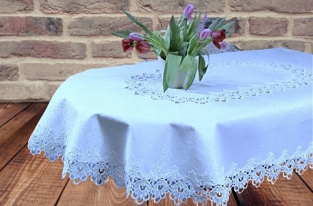 Obrus Owalny Biały Obszyty Gipiurą 160 cm 300 cm