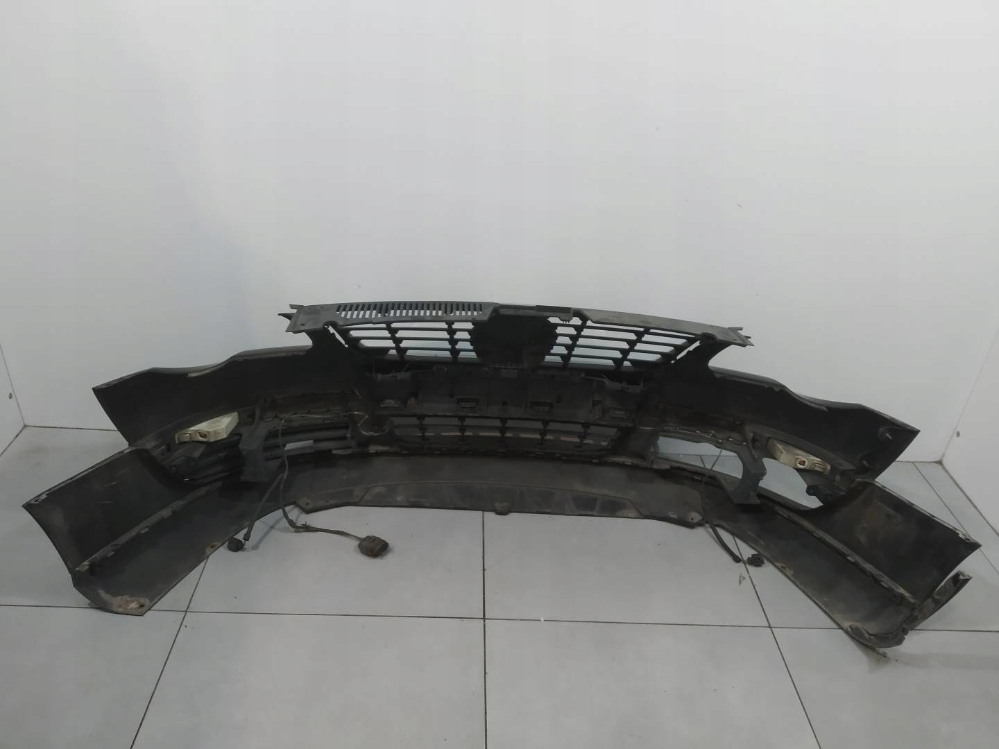 nárazník předek cerný VW Volkswagen Passat VI (2005-2010) B6