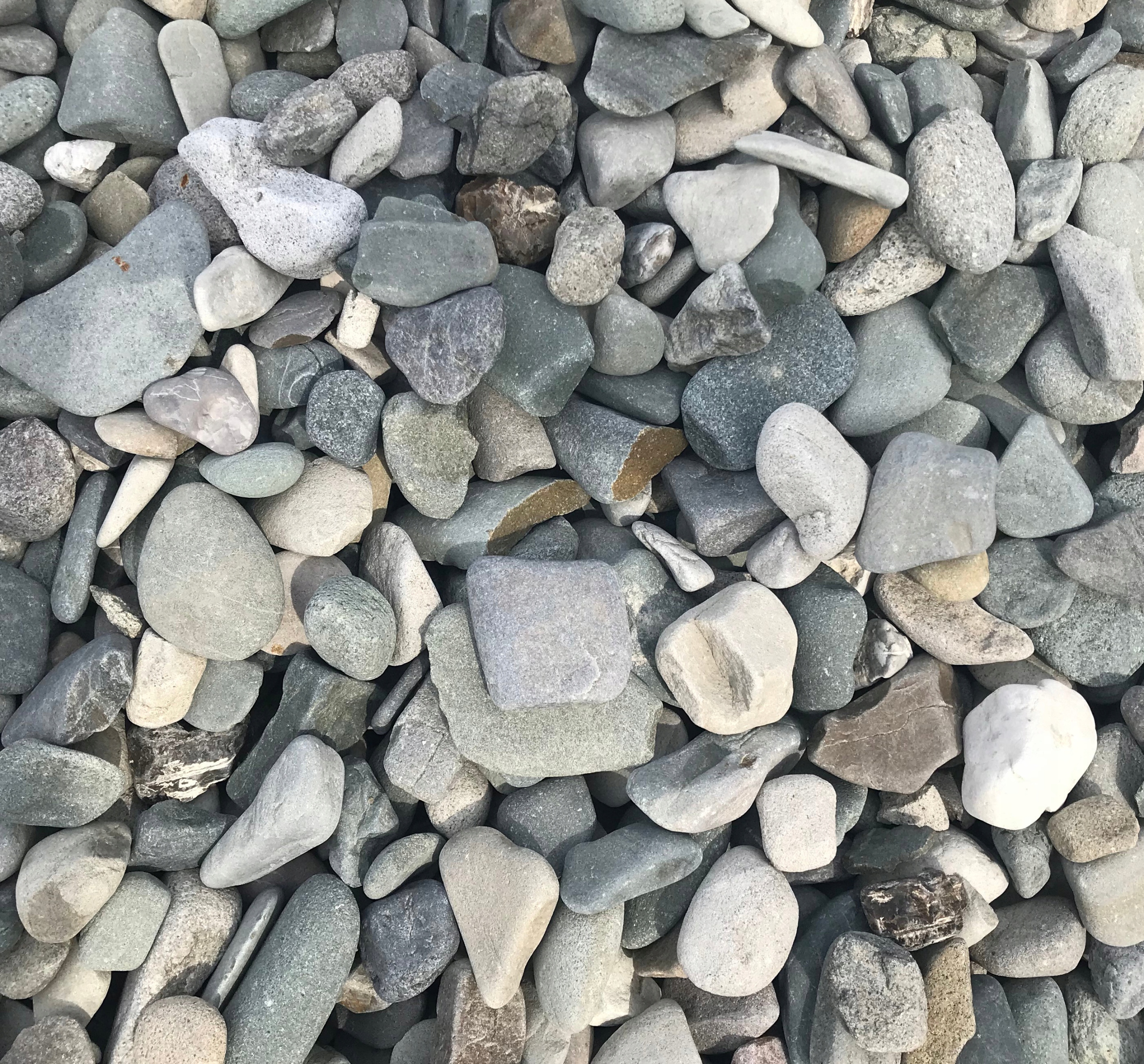 Morský kamienok v rôznych farbách, 20 kg, kamenné vrecia, v rôznych farbách