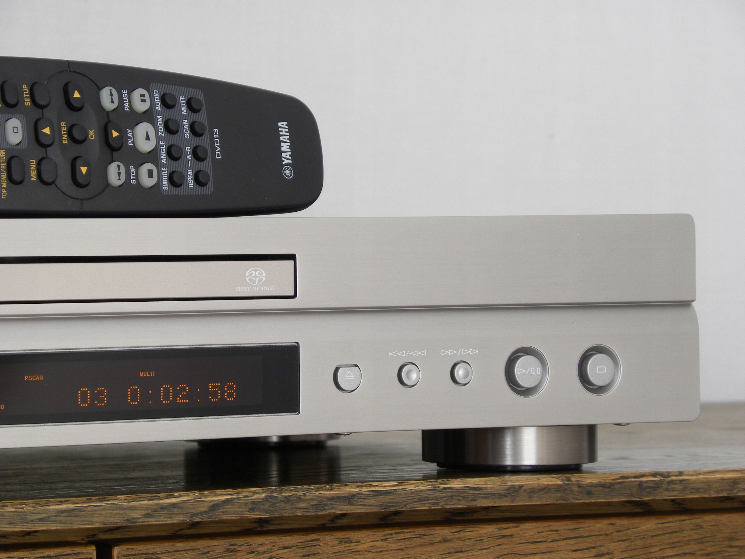 YAMAHA DVD-S1700 tytanowy – odtwarzacz DVD/CD/MP3/SACD/DVDA Model DVD-S1700