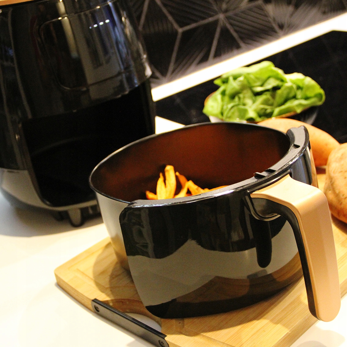 Frytkownica beztłuszczowa panel dotykowy 5 programów WARM czarno/złota Stan opakowania oryginalne