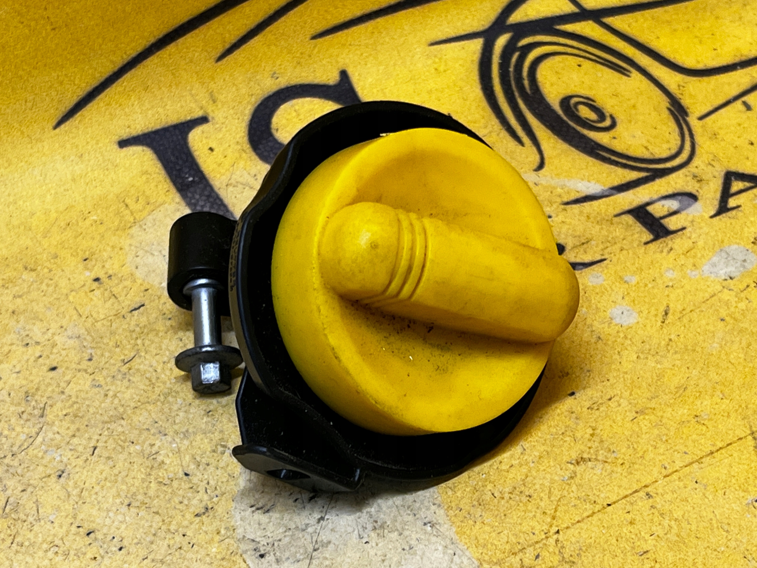 KOREK WLEWU OLEJU NISSAN QASHQAI J11 1.3 DIG-T