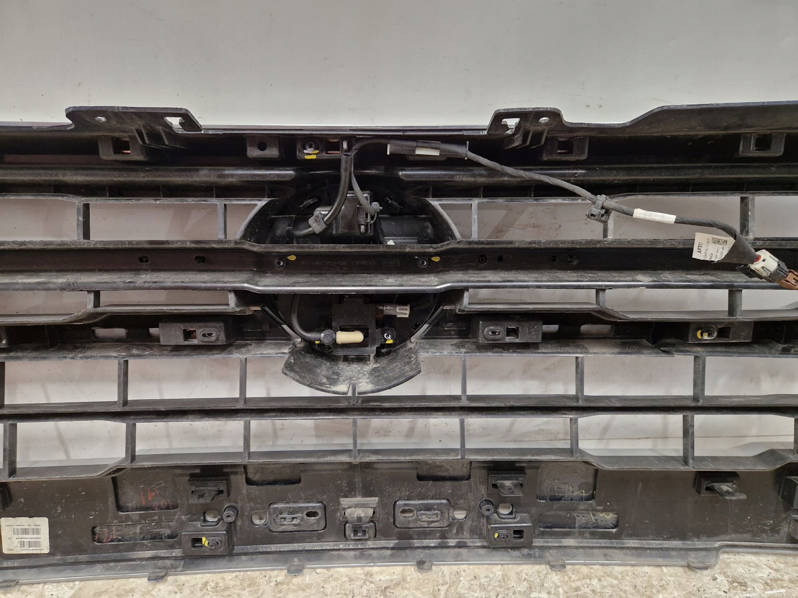 VW Amarok I 2H Kühlergrill FRONTGRILL Kühlergitter - Thumbnail 9