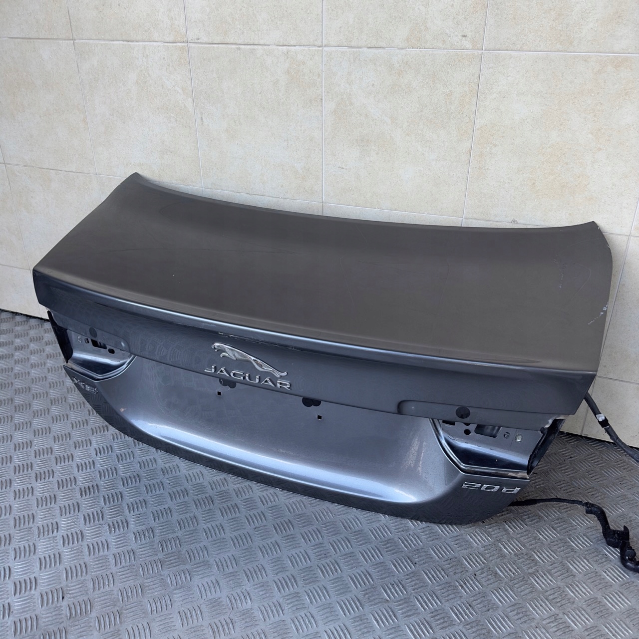 boot doors JAGUAR XE 2015 ROK KAMERA