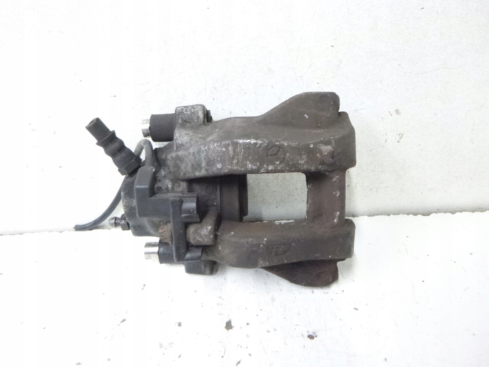 caliper brake rear part right MERCEDES W211 1.8 2005r..