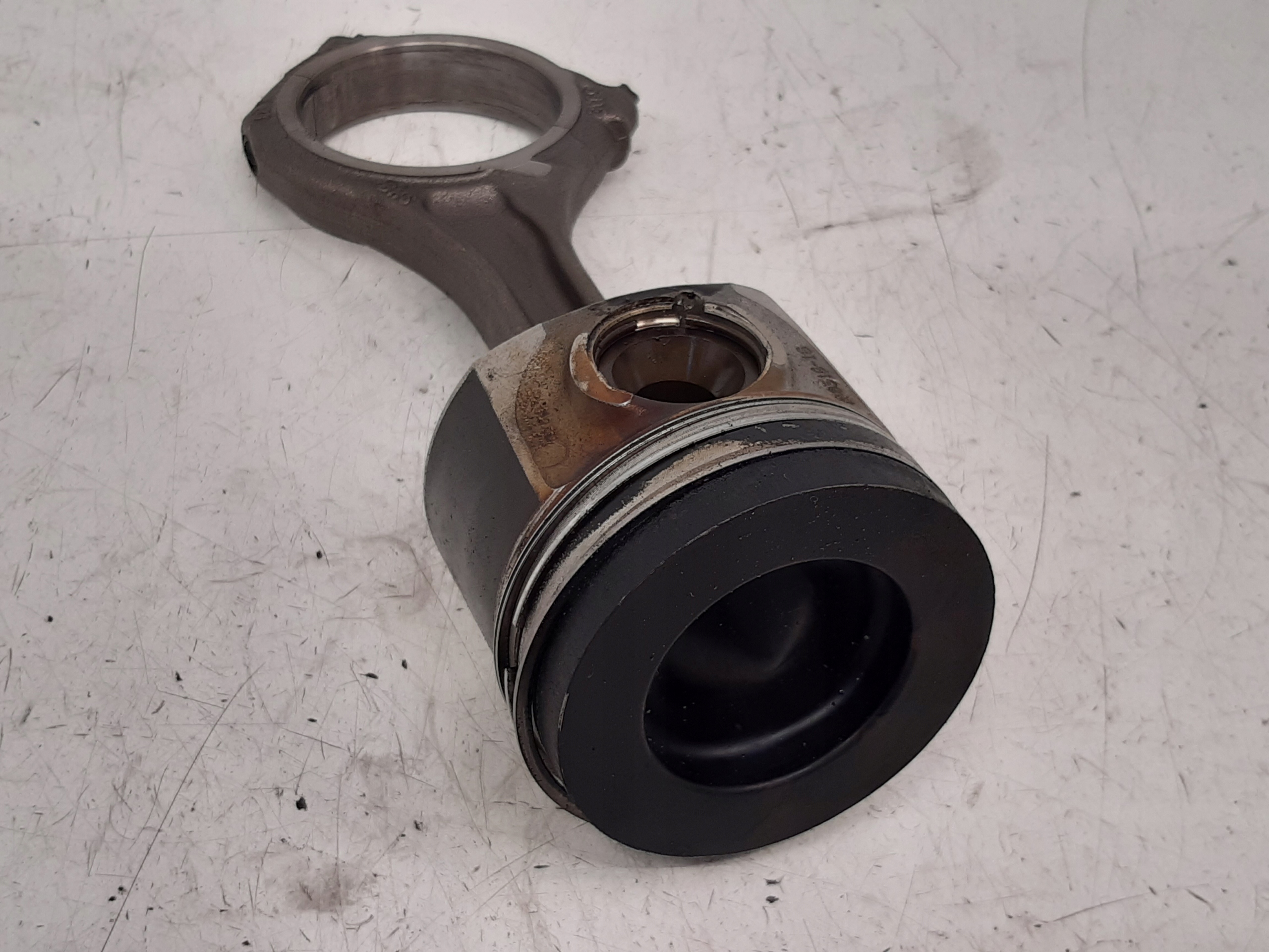 piston connecting rod Audi A4 B9