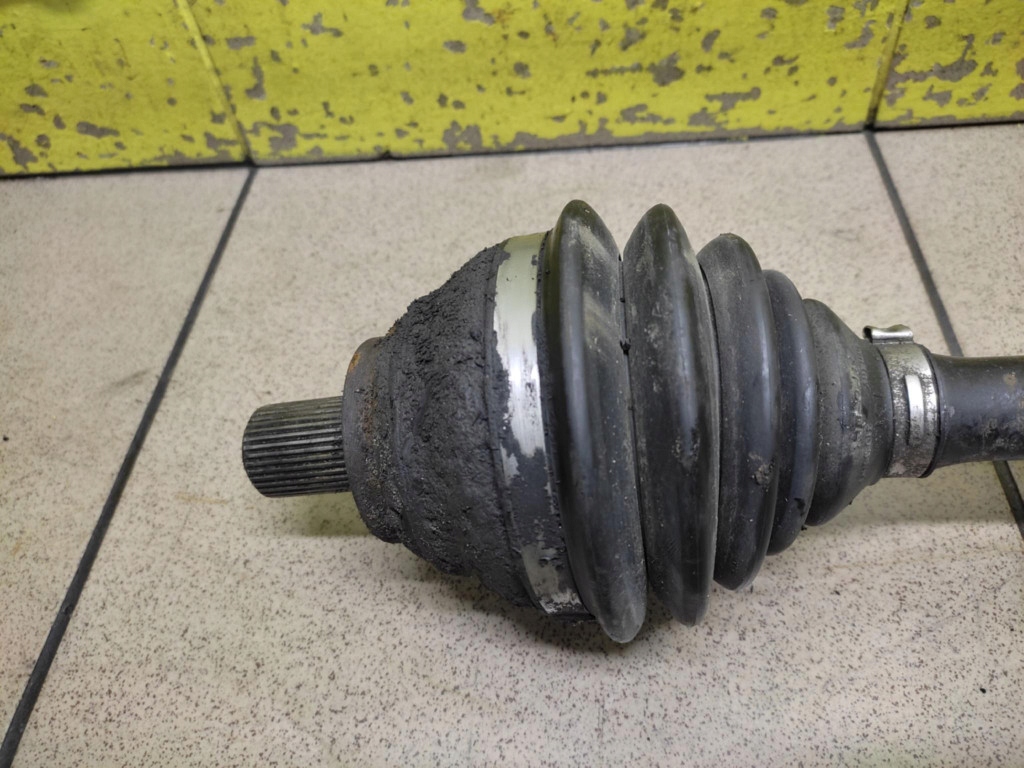 VW GOLF V 2.0 TDI semi-axis left front