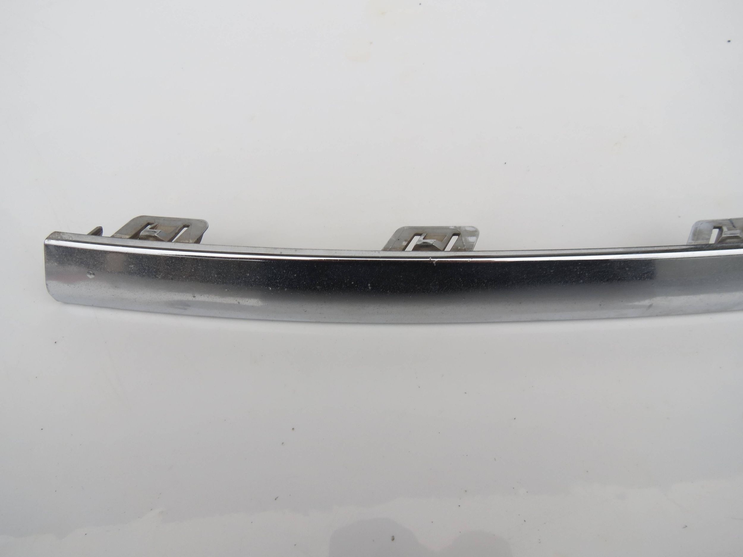 VOLVO S90 V90 lišta CHROM nárazníku levý předek 32227399