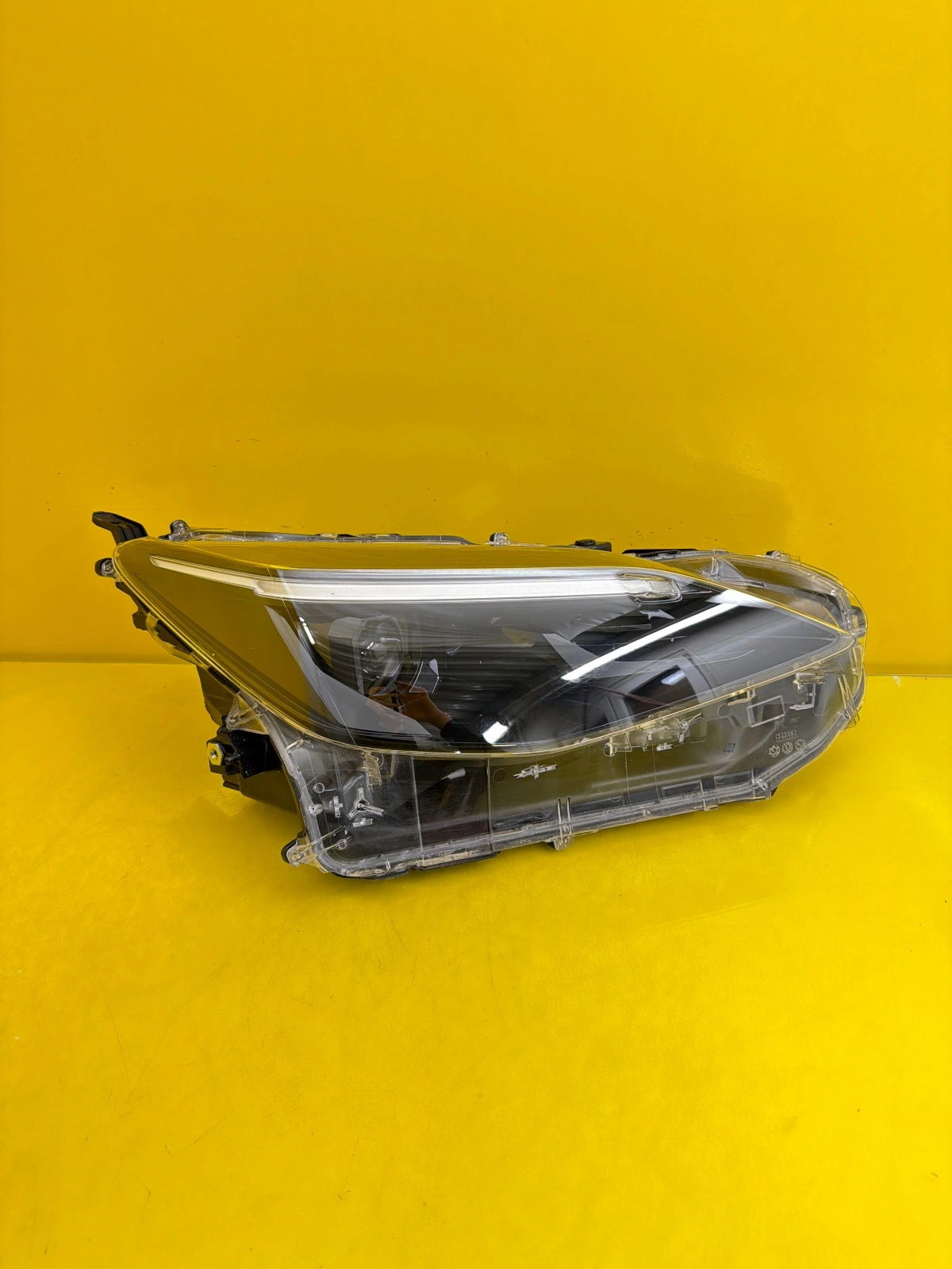 light right front Toyota Yaris Cross lens Led 0D-310