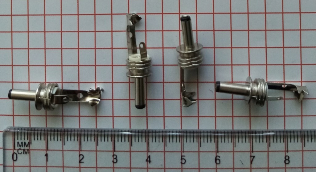 WTYK ZASILACZA 3.0/1.0 / 2495D