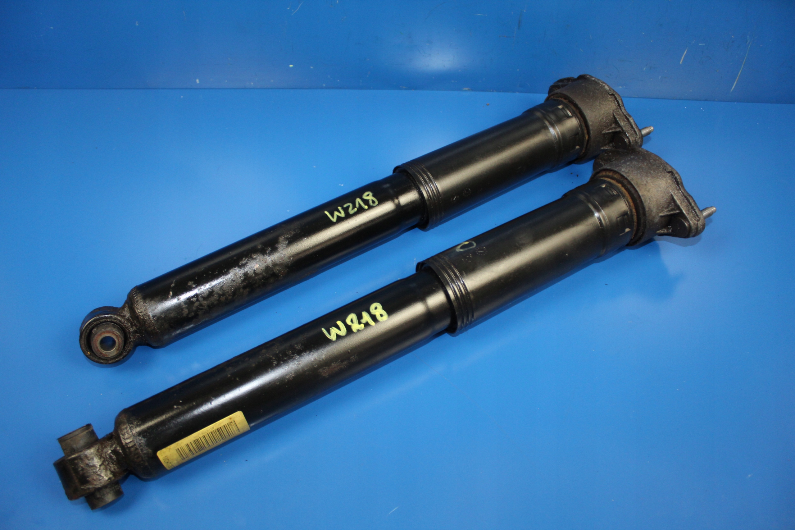 MERCEDES CLS W218 AMORTYZATOR PRAWY LEWY TYŁ