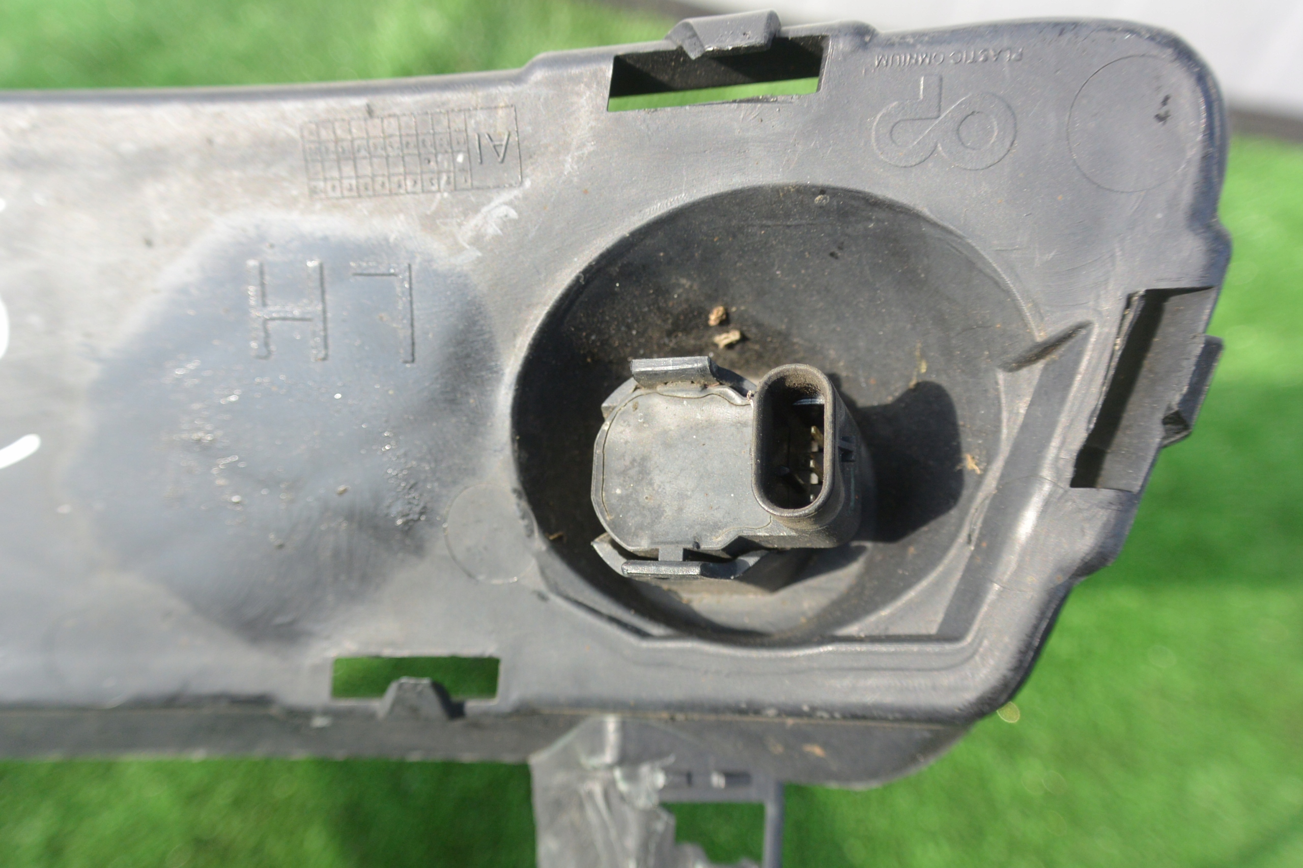 grid of a bumper sensor PDC left front BMW X3 F25