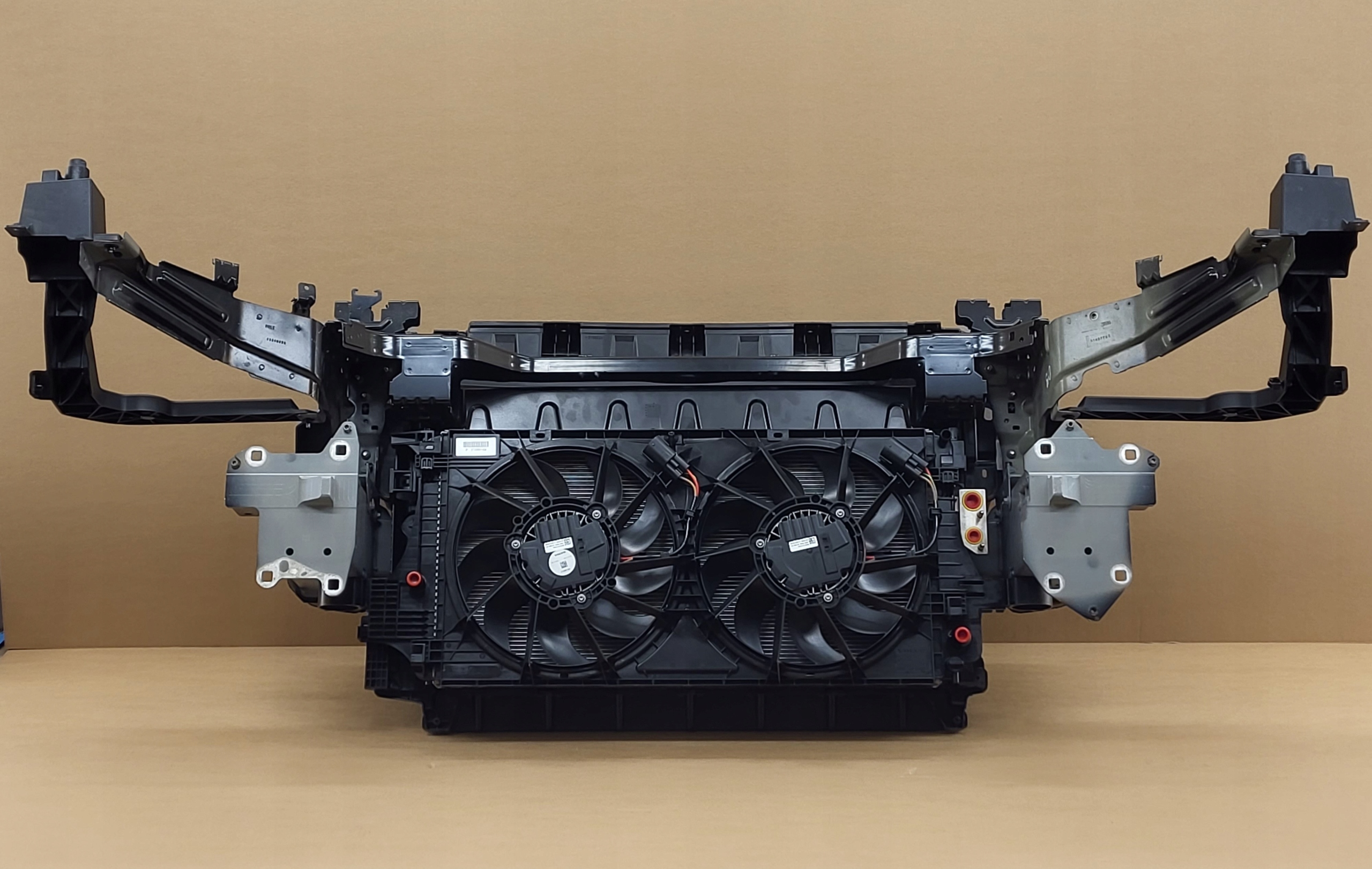 PAS PRZEDNI WZMOCNIENIE CHŁODNICE VOLVO C40 EV400 2021-2025