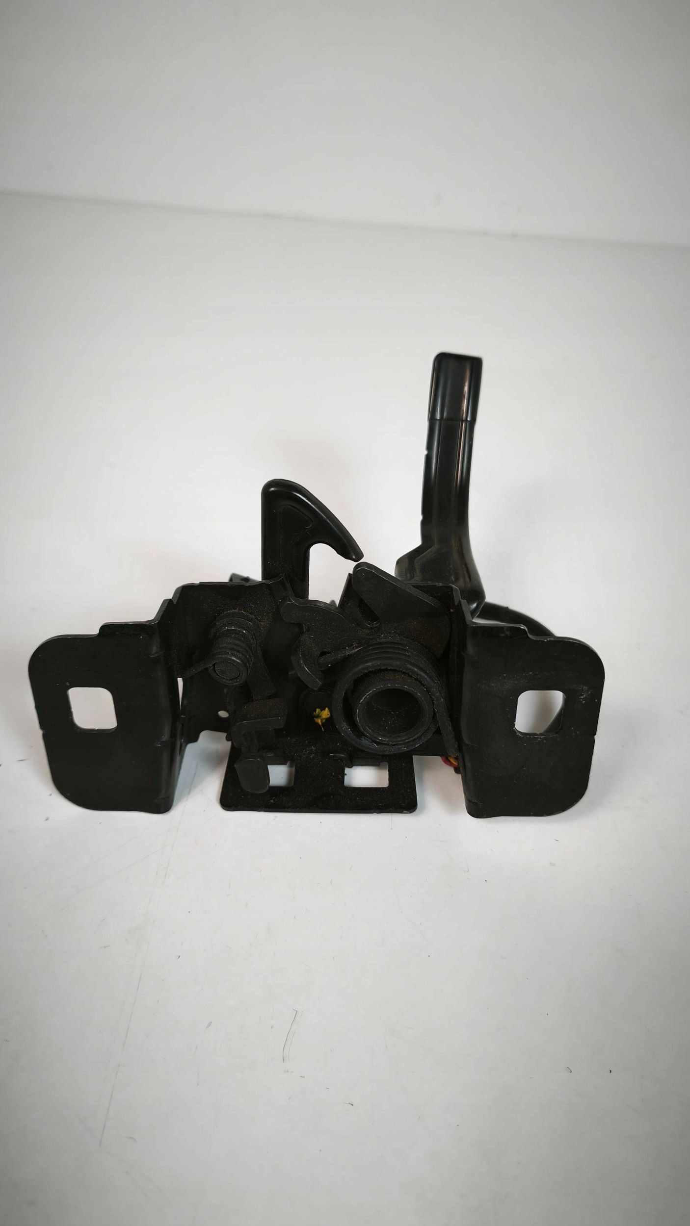Opel Astra K bonnet latch lock 39216601