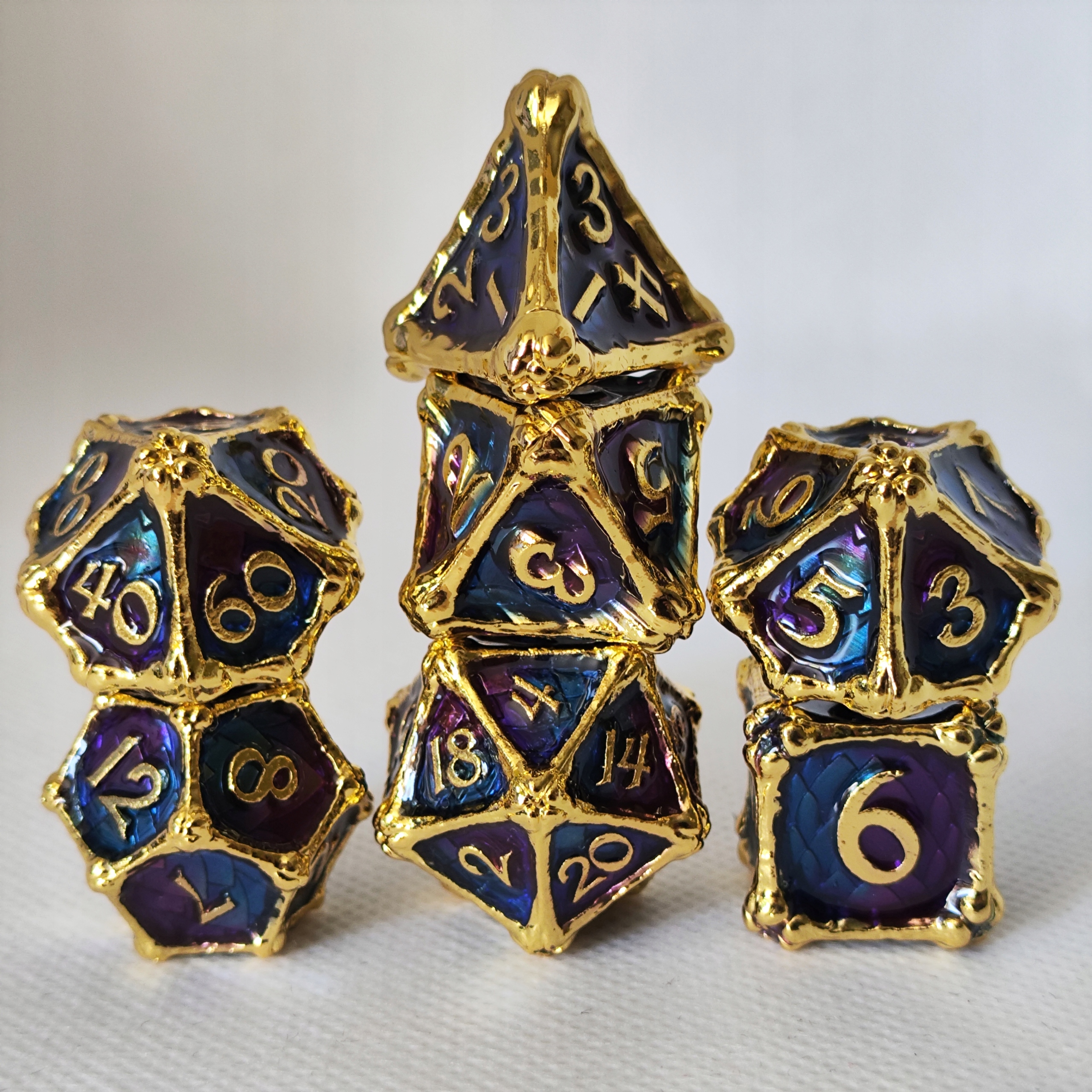 Zestaw 7 Metalowych Kości Smocze Łuski Dragon Scale Kości Złote Blue Purple