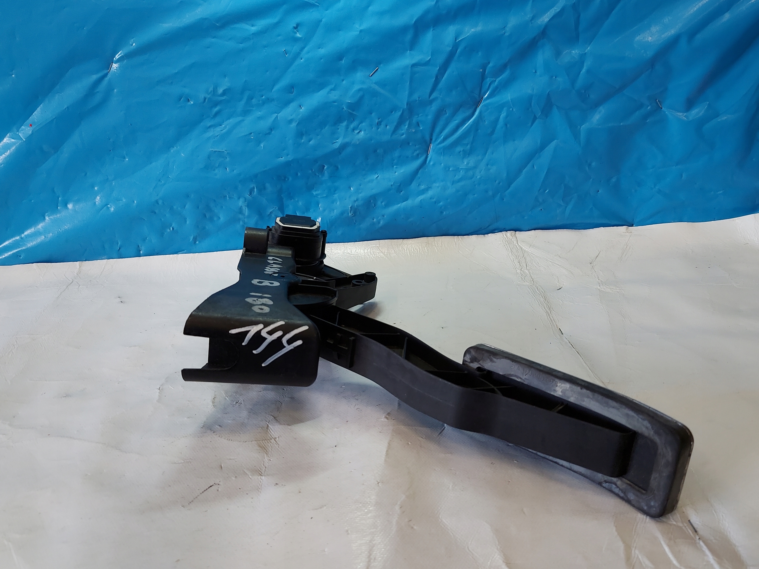 accelerator pedal MERCEDES B KLASA A1693000904
