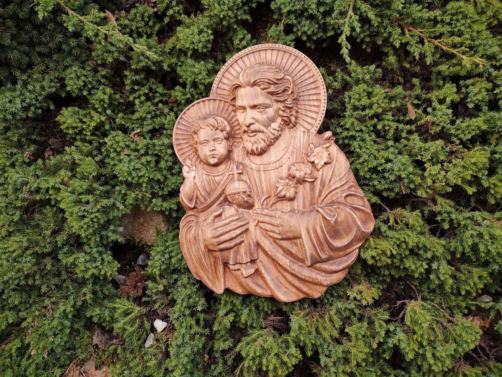 Plachetnice dřevěná nástěnná malba ze dřeva sv. Josefa s Ježíškem 40cm