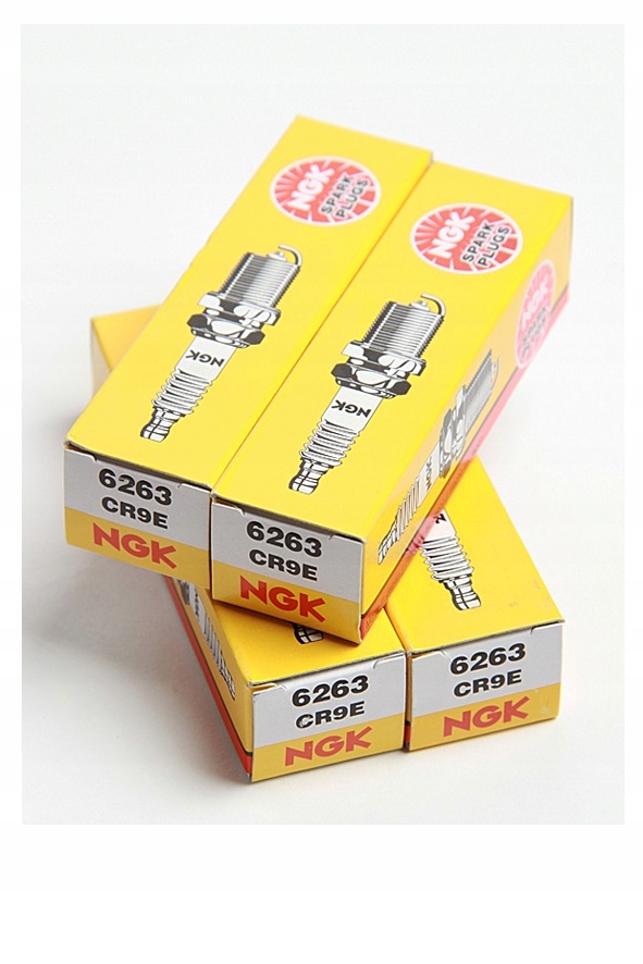 YAMAHA FZS 600 FAZER 98-01R ŚWIECE ZAPŁONOWE CR9E