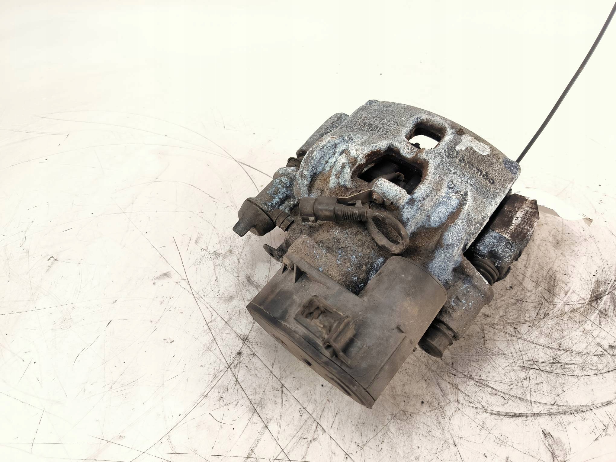 třmen brzdový záď levý 2019 IVECO DAILY 35S