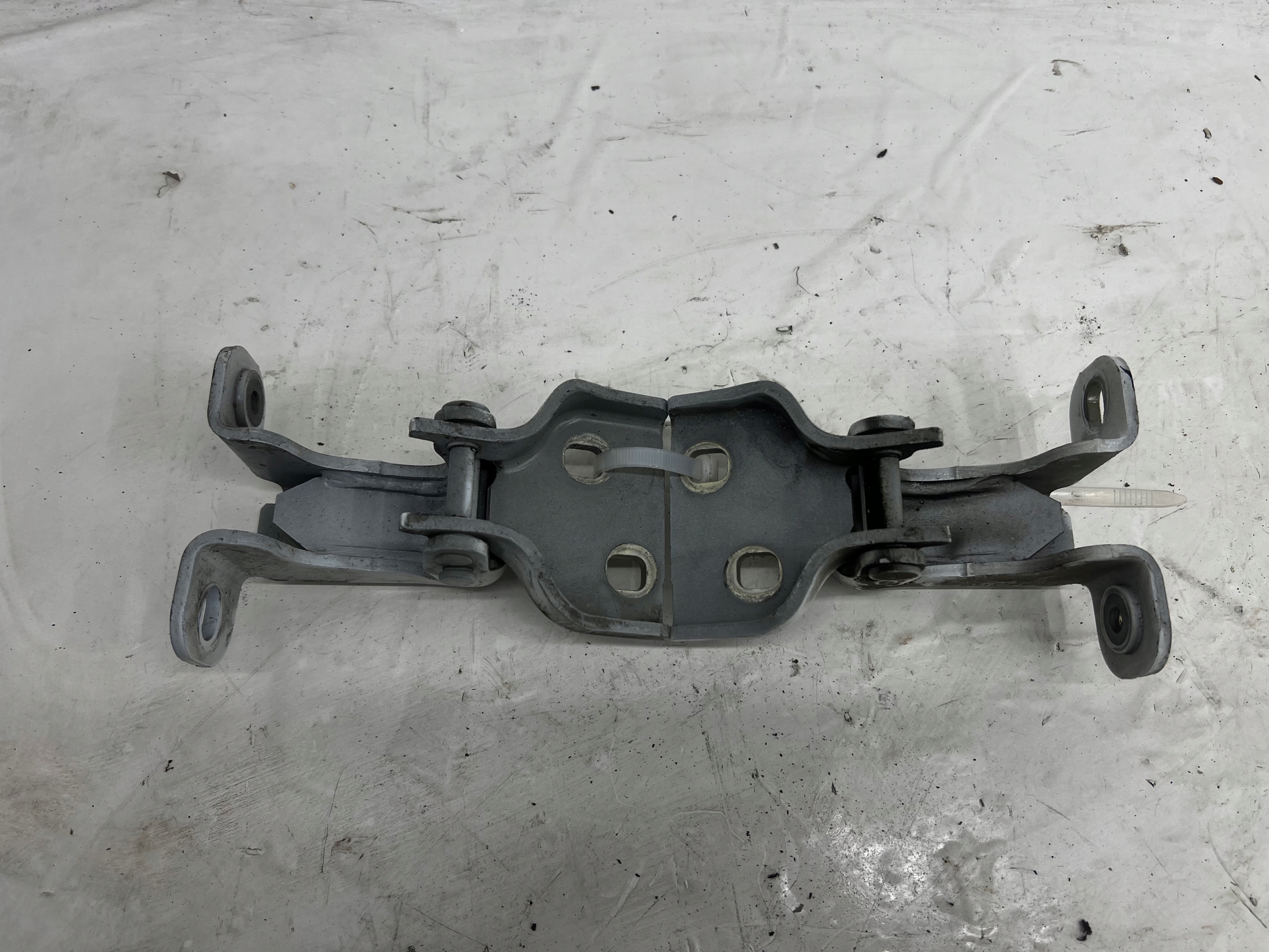 hinge door right front upper + DOL TRAFIC VIVARO III 804005400R 93450652
